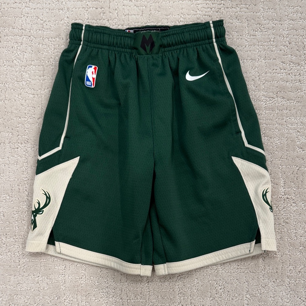 Nike Milwaukee Bucks Green Basketball Shorts